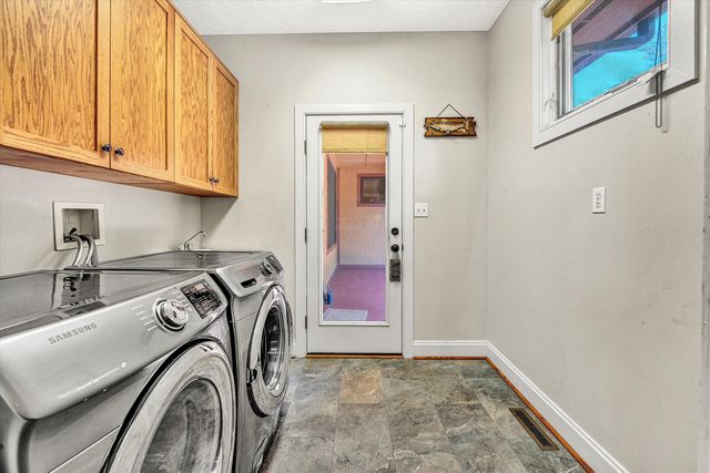 209 Park Shores CIR, Moneta, VA 24121