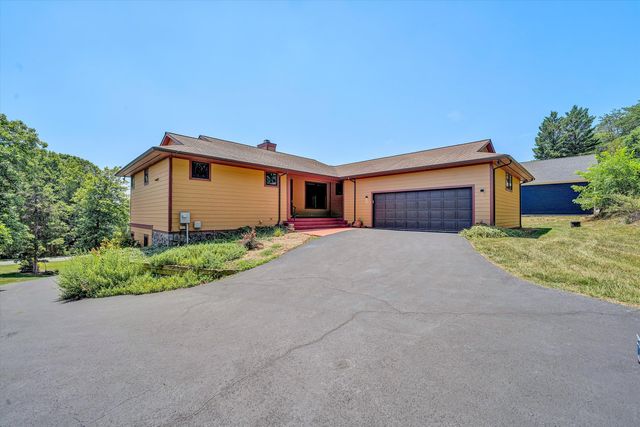 209 Park Shores CIR, Moneta, VA 24121