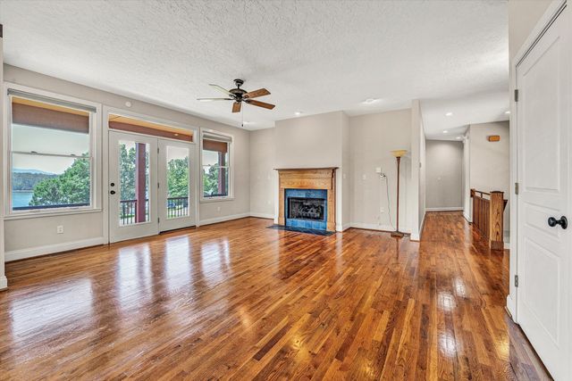 209 Park Shores CIR, Moneta, VA 24121
