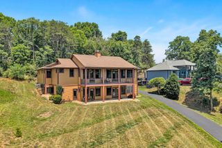 209 Park Shores CIR, Moneta, VA 24121