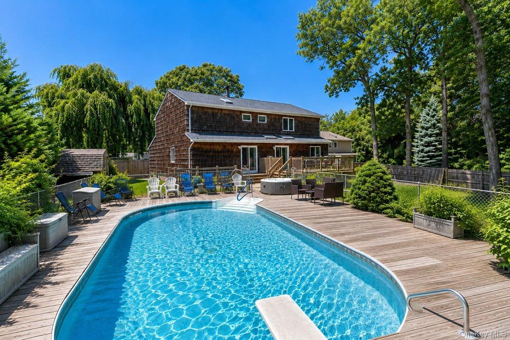 5 Leon Court, Centereach, NY 11720 — photo 3