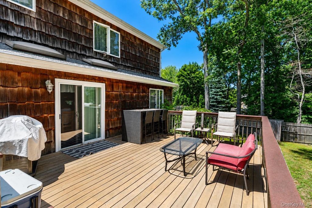 5 Leon Court, Centereach, NY 11720 — photo 4