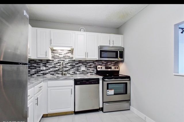 10 E Ontario Street 3703, Chicago, IL 60611