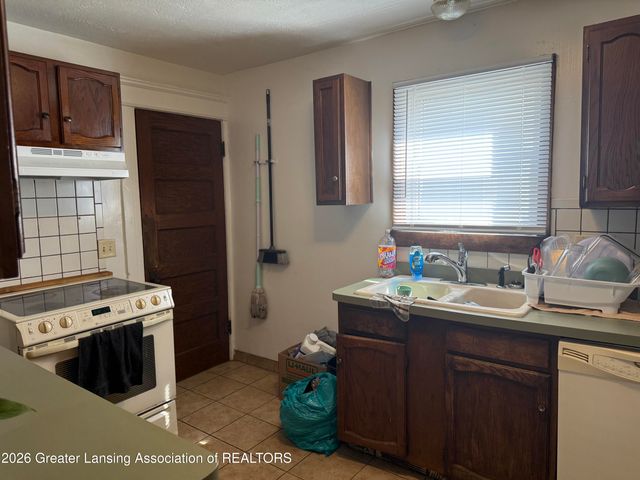 427 N Butler Boulevard, Lansing, MI 48915