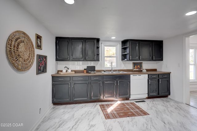 414 S McKinley Avenue, Joplin, MO 64801