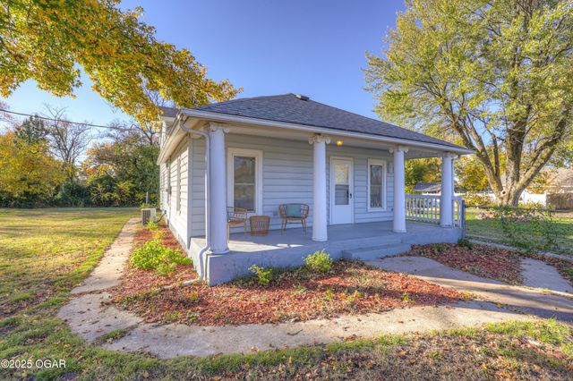 414 S McKinley Avenue, Joplin, MO 64801