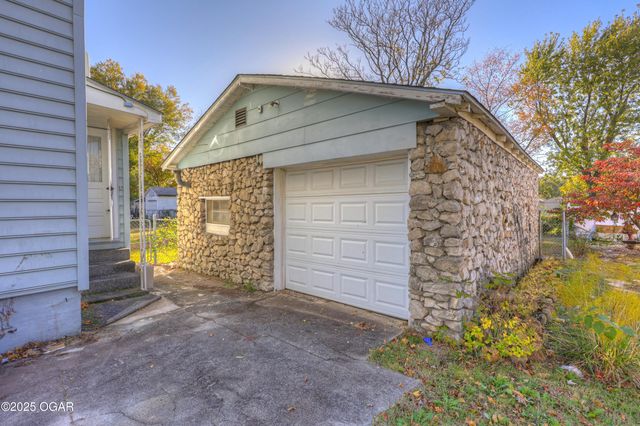 414 S McKinley Avenue, Joplin, MO 64801