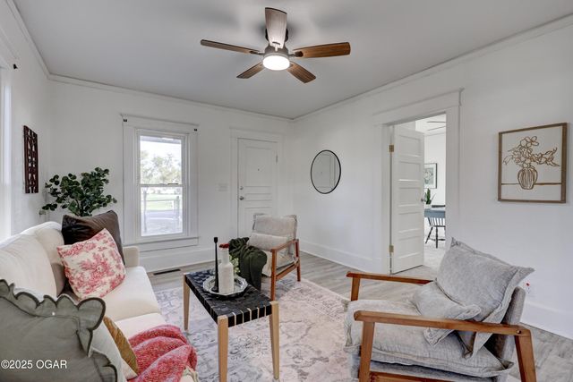 414 S McKinley Avenue, Joplin, MO 64801