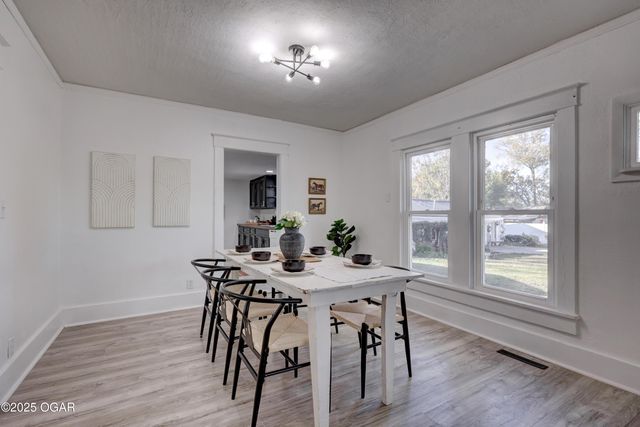 414 S McKinley Avenue, Joplin, MO 64801