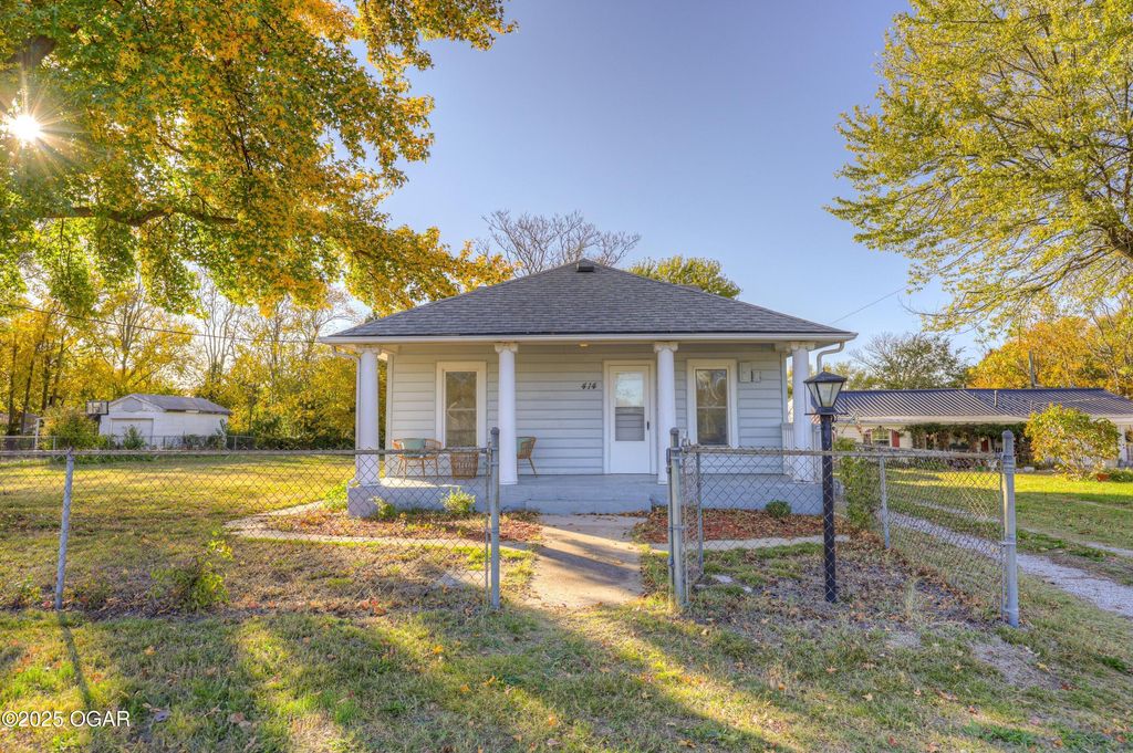 414 S McKinley Avenue, Joplin, MO 64801