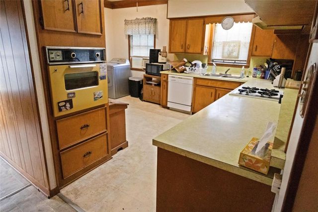 103 Birch Street, Wallis, TX 77485