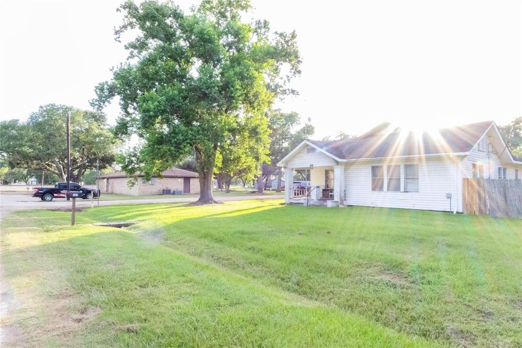 103 Birch Street, Wallis, TX 77485