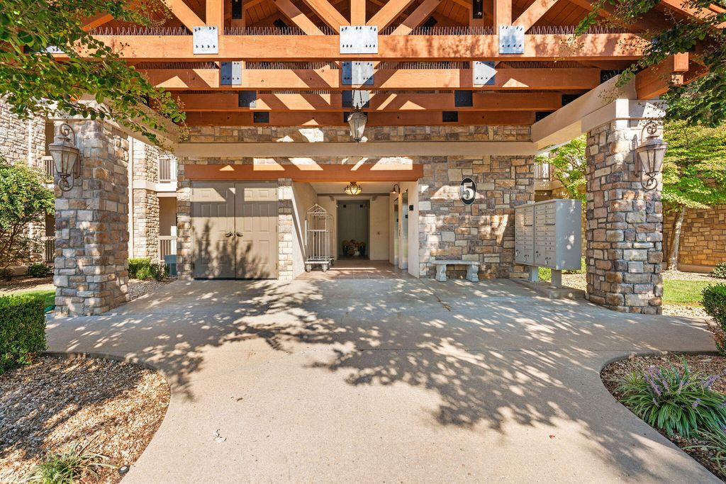 250 Lakewood Drive 5205, Hollister, MO 65672