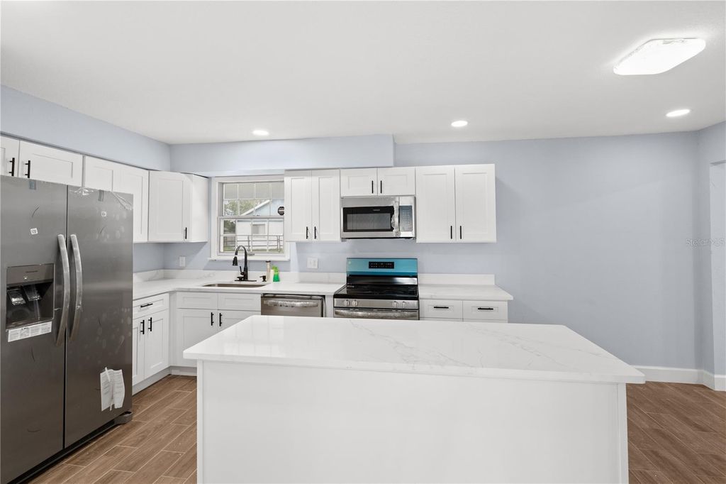 Image 24 of property listing at 413 S DEERWOOD AVENUE, Orlando, FL 32825