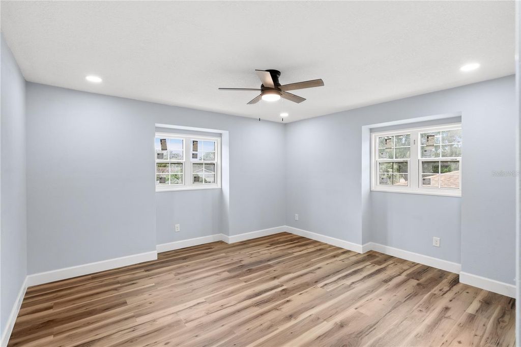 Image 7 of property listing at 413 S DEERWOOD AVENUE, Orlando, FL 32825