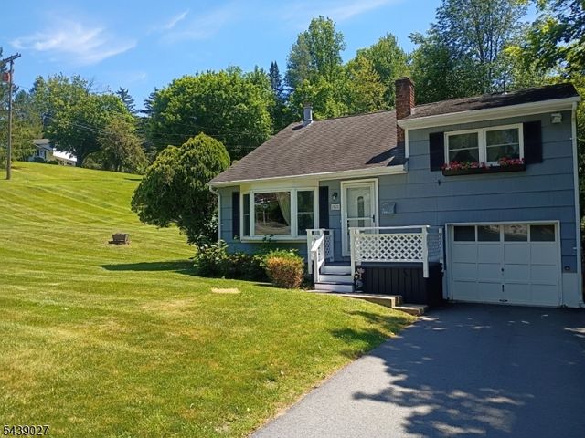 4 Adams Dr, Ogdensburg Boro, NJ 07439