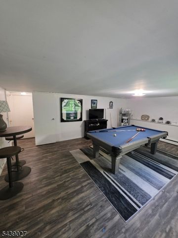 4 Adams Dr, Ogdensburg Boro, NJ 07439