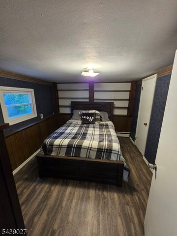 4 Adams Dr, Ogdensburg Boro, NJ 07439