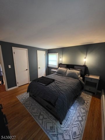 4 Adams Dr, Ogdensburg Boro, NJ 07439