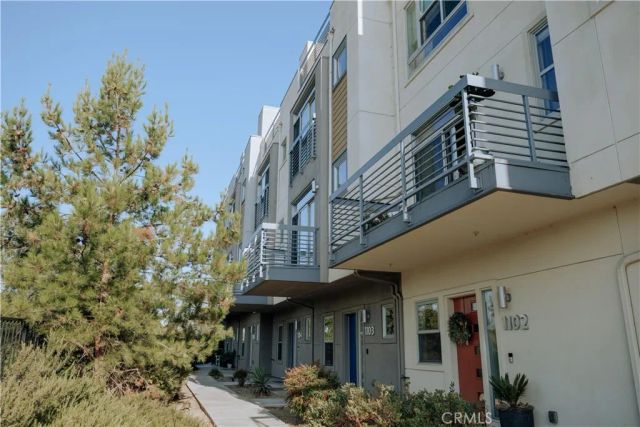 2753 Waverly Drive 1103, Los Angeles, CA 90039