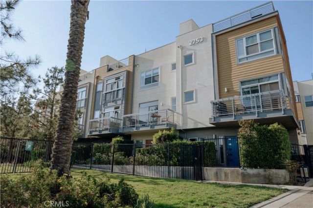 2753 Waverly Drive 1103, Los Angeles, CA 90039
