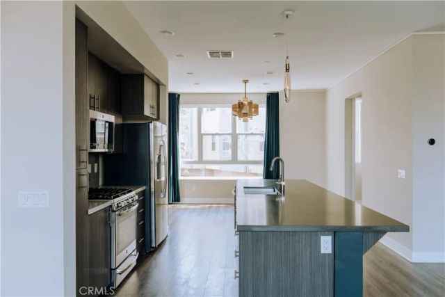 2753 Waverly Drive 1103, Los Angeles, CA 90039