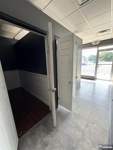 20 Elm Street, Oakland, NJ 07436