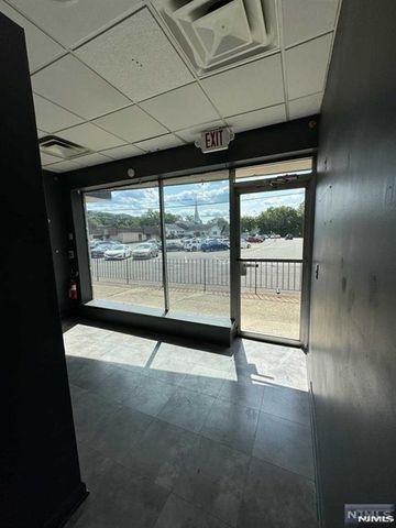 20 Elm Street, Oakland, NJ 07436