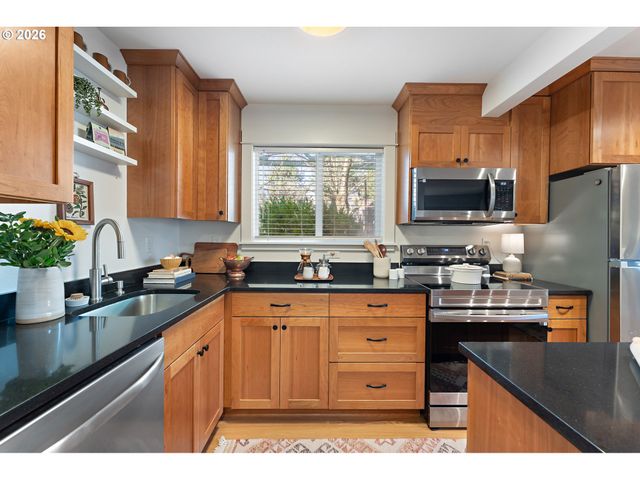 8682 N WILLAMETTE Blvd, Portland, OR 97203