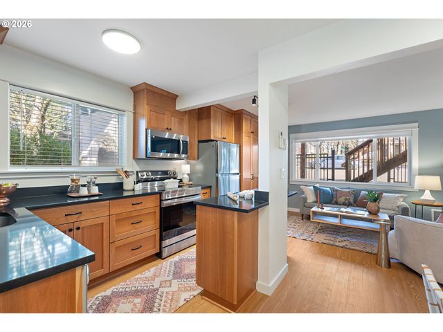 8682 N WILLAMETTE Blvd, Portland, OR 97203