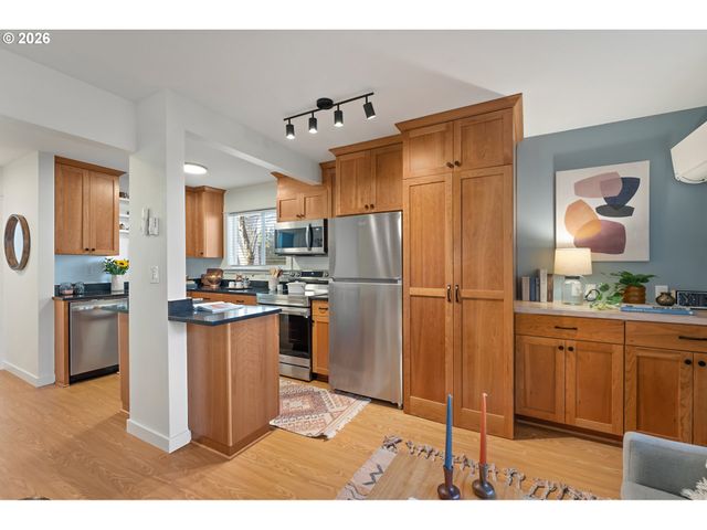 8682 N WILLAMETTE Blvd, Portland, OR 97203