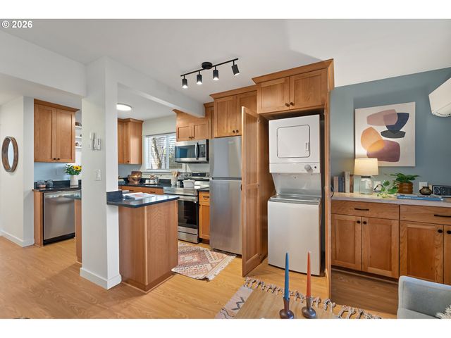 8682 N WILLAMETTE Blvd, Portland, OR 97203