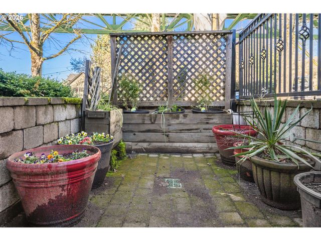 8682 N WILLAMETTE Blvd, Portland, OR 97203