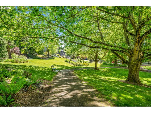 8682 N WILLAMETTE Blvd, Portland, OR 97203