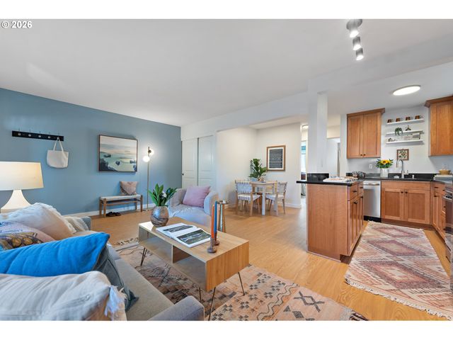 8682 N WILLAMETTE Blvd, Portland, OR 97203