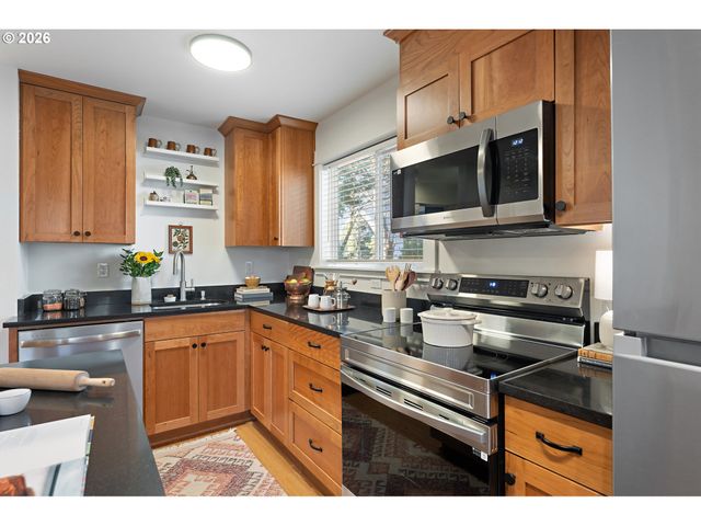 8682 N WILLAMETTE Blvd, Portland, OR 97203