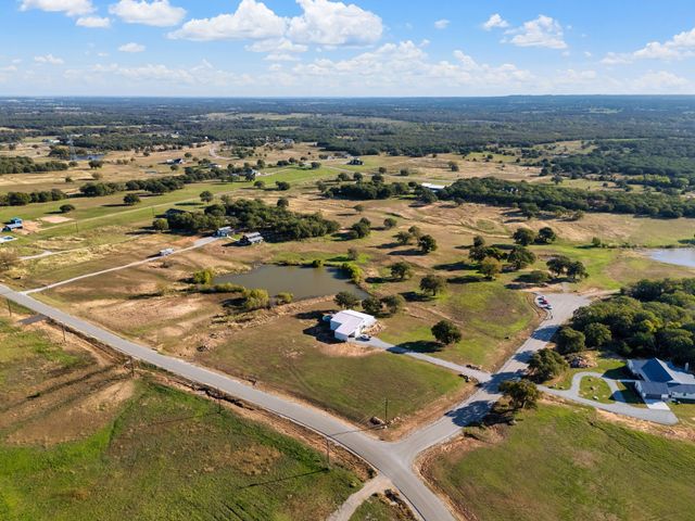 125 Sandy Court, Alvord, TX 76225