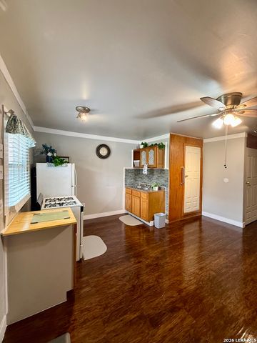 810 Haggin St., San Antonio, TX 78210