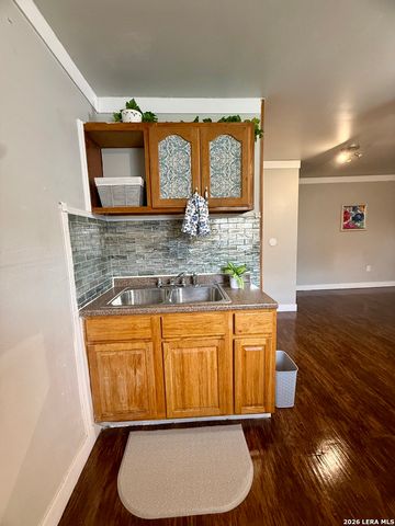 810 Haggin St., San Antonio, TX 78210