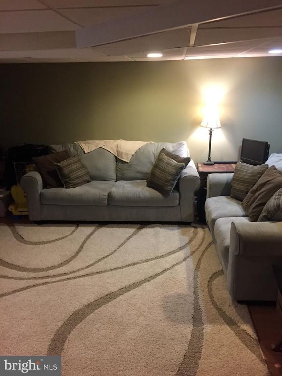 Image 10 of property listing at 3312 OAKMONT ST, Philadelphia, PA 19136