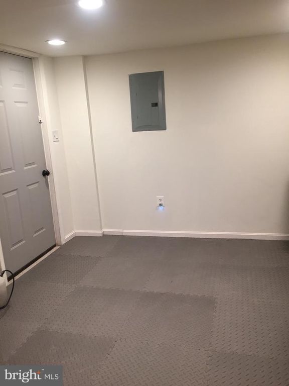 Image 12 of property listing at 3312 OAKMONT ST, Philadelphia, PA 19136