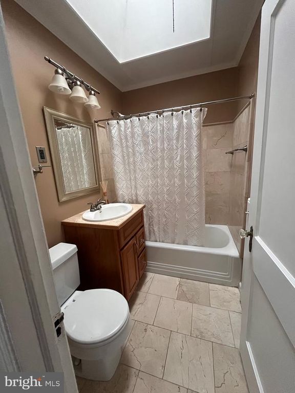 Image 17 of property listing at 3312 OAKMONT ST, Philadelphia, PA 19136