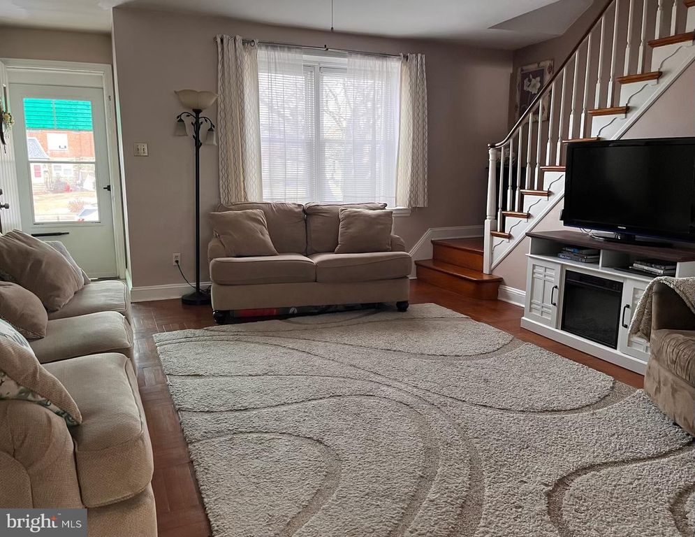 Image 3 of property listing at 3312 OAKMONT ST, Philadelphia, PA 19136