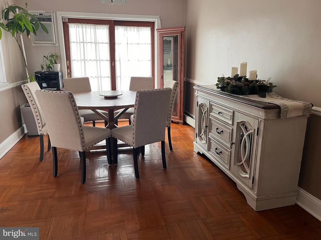 Image 4 of property listing at 3312 OAKMONT ST, Philadelphia, PA 19136