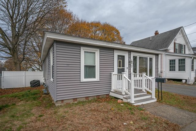 7 Field Ave, Methuen, MA 01844