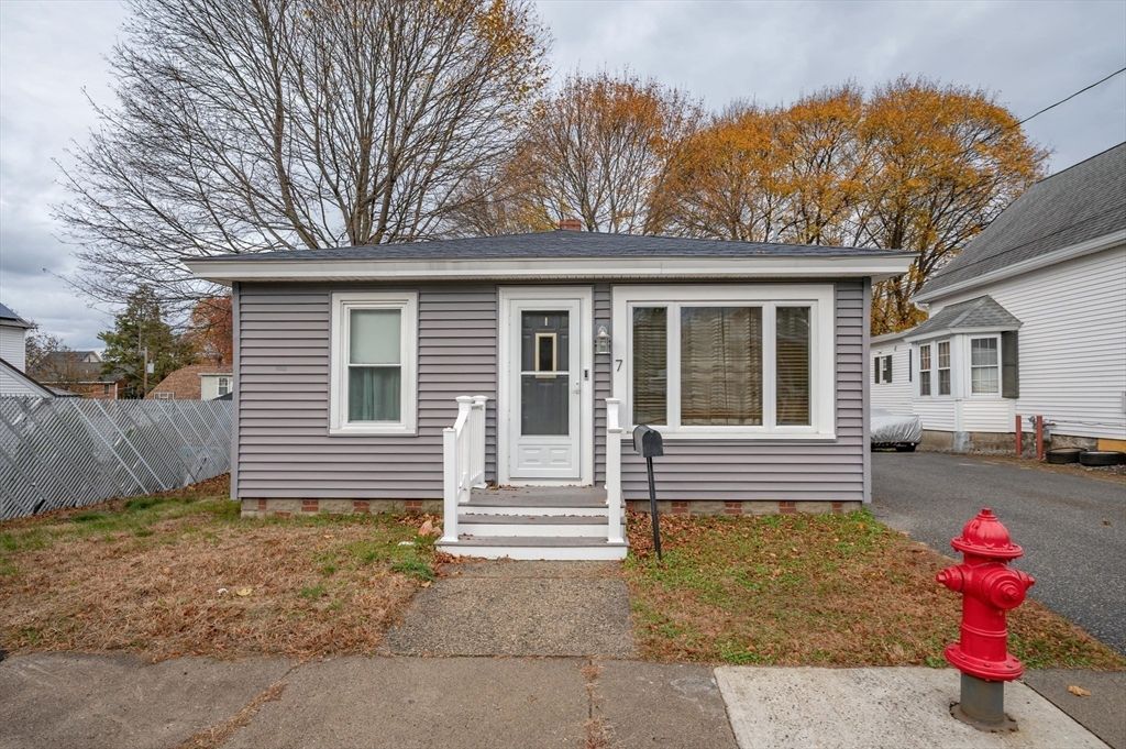 7 Field Ave, Methuen, MA 01844