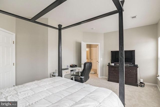 7011 STONE INLET DR, Fort Belvoir, VA 22060