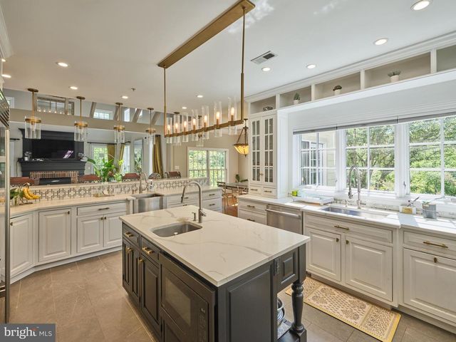5765 VALLEY STREAM DR, Doylestown, PA 18902