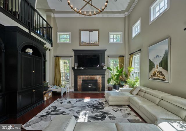 5765 VALLEY STREAM DR, Doylestown, PA 18902