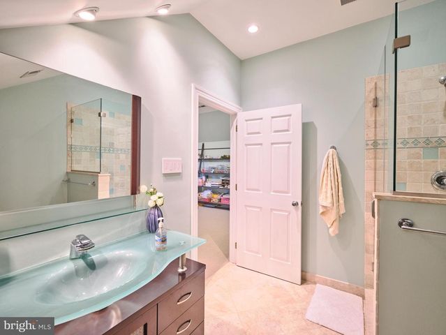 5765 VALLEY STREAM DR, Doylestown, PA 18902